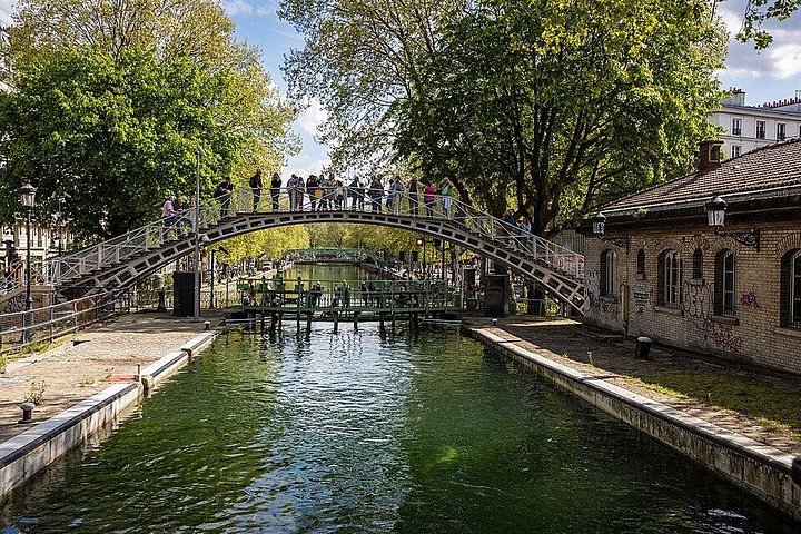 Paris’ Tourist Unusual Areas Explored by Safe Guided Sidecar Tour