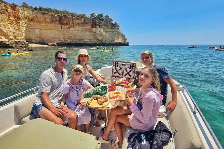 Exclusive Private Boat Tour Combine Sea Caves and stop for Lunch