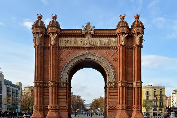 Barcelona Gothic Quarter & El Born Walking Tour with Guide