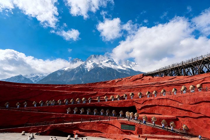 2-Day Private Lijiang Tour from Kunming: Old Town, Snow Mountain, Show and More