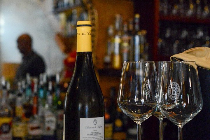 Wine Walking Tour with a local expert in Rome