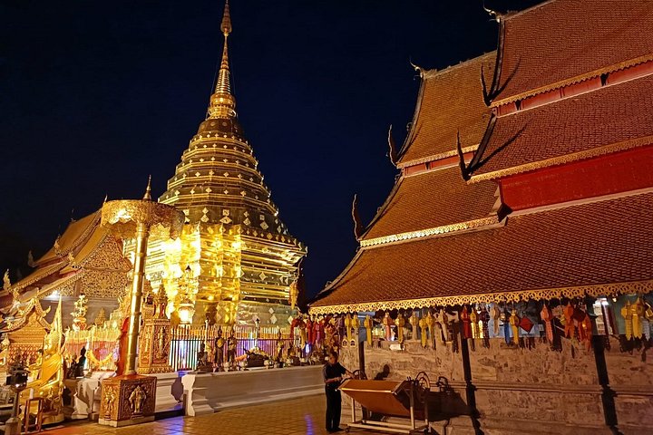 Monk’s Trail Hike Wat Pha Lat & Doi Suthep Private Half Day Tour