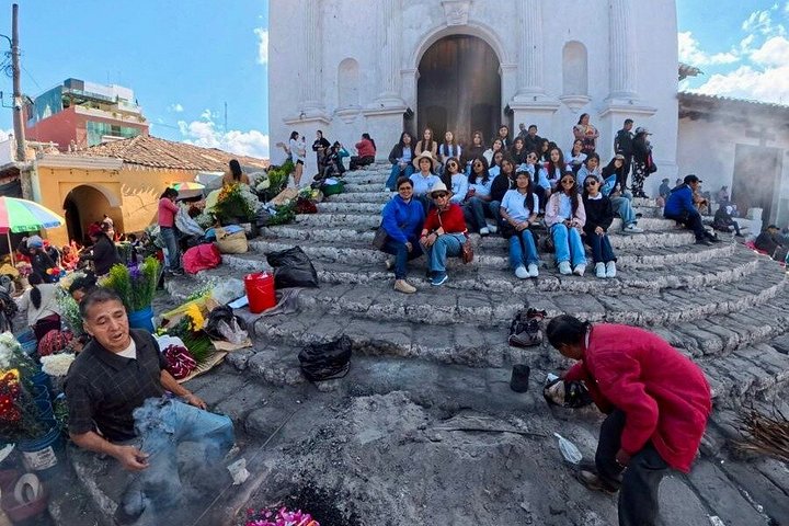 Chichicastenango: Market, Tradition, and Living Maya Culture