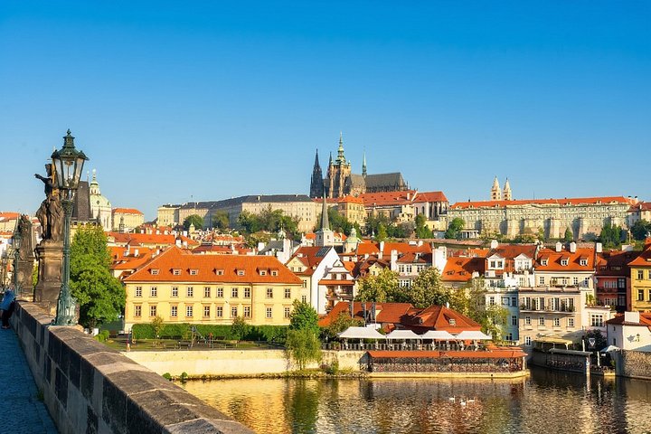 Prague Grand 2,5 hour + 2 hour exterior walking tour