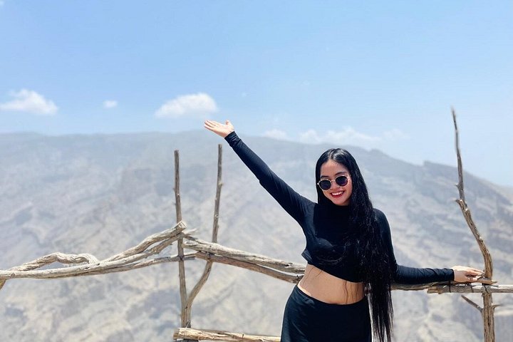 Private Full Day Guided Balcony Walk Hiking to Jebel Shams