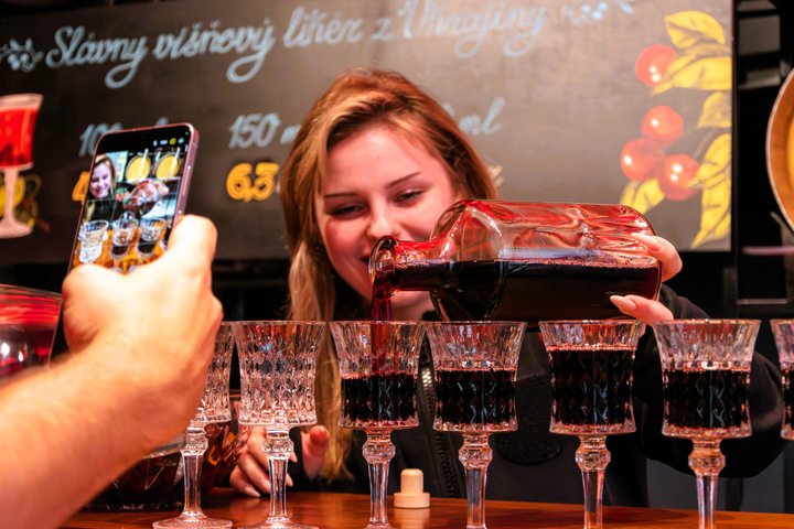 Bratislava: Old Town Food Tour with 14+ Tasters and Local Guide