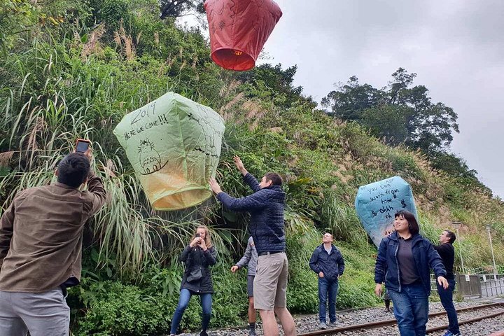 Private Taipei Day Tour:Yehliu, Jiufen & Shifen with Hotel Pickup