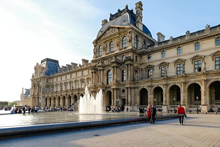 Louvre Museum Guided Tour