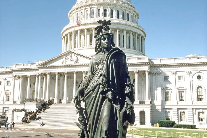Guided Private Tour in a Luxury Van or SUV in Washington DC