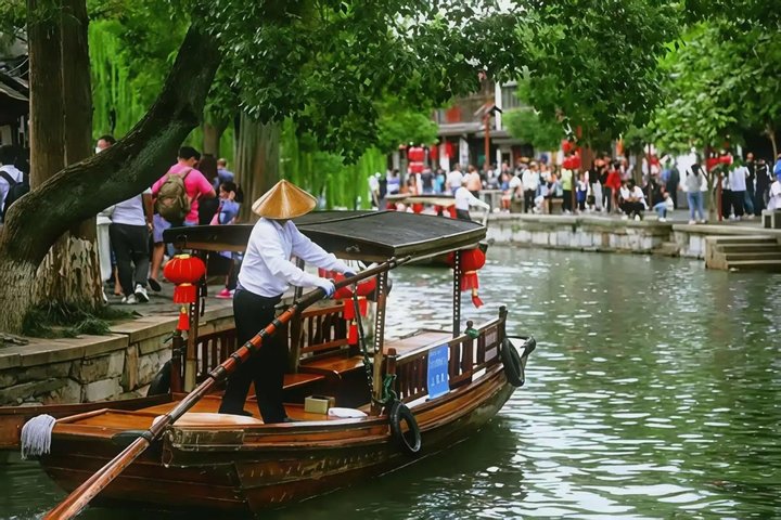 Shanghai: Zhujiajiao Water Town & City Day Tour with Boat Ride