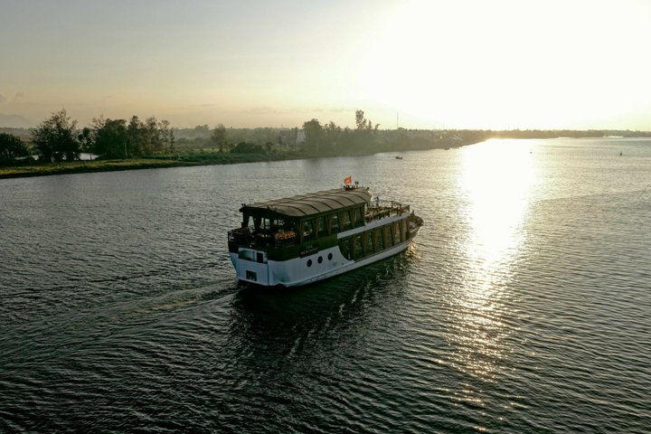 Hoi An Luxury Sunset Cruise: 5-Course Spice Menu & Cocktails